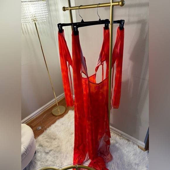 O-Cut out Dress - Picture 6 of 7